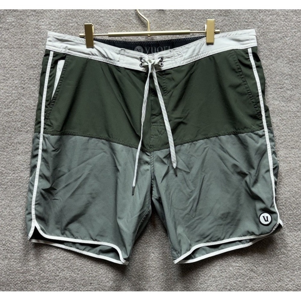 Vuori Cruise Board Short Mens 36 Green 8" Performance Lightweight Athletic EUC